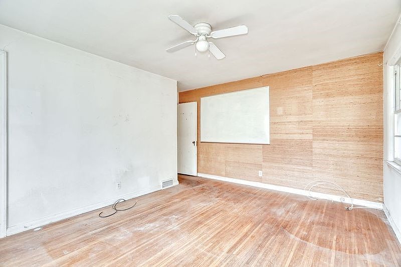 19th image of 262 Commodore Pkwy