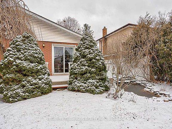 3rd image of 35 Edenborough Dr