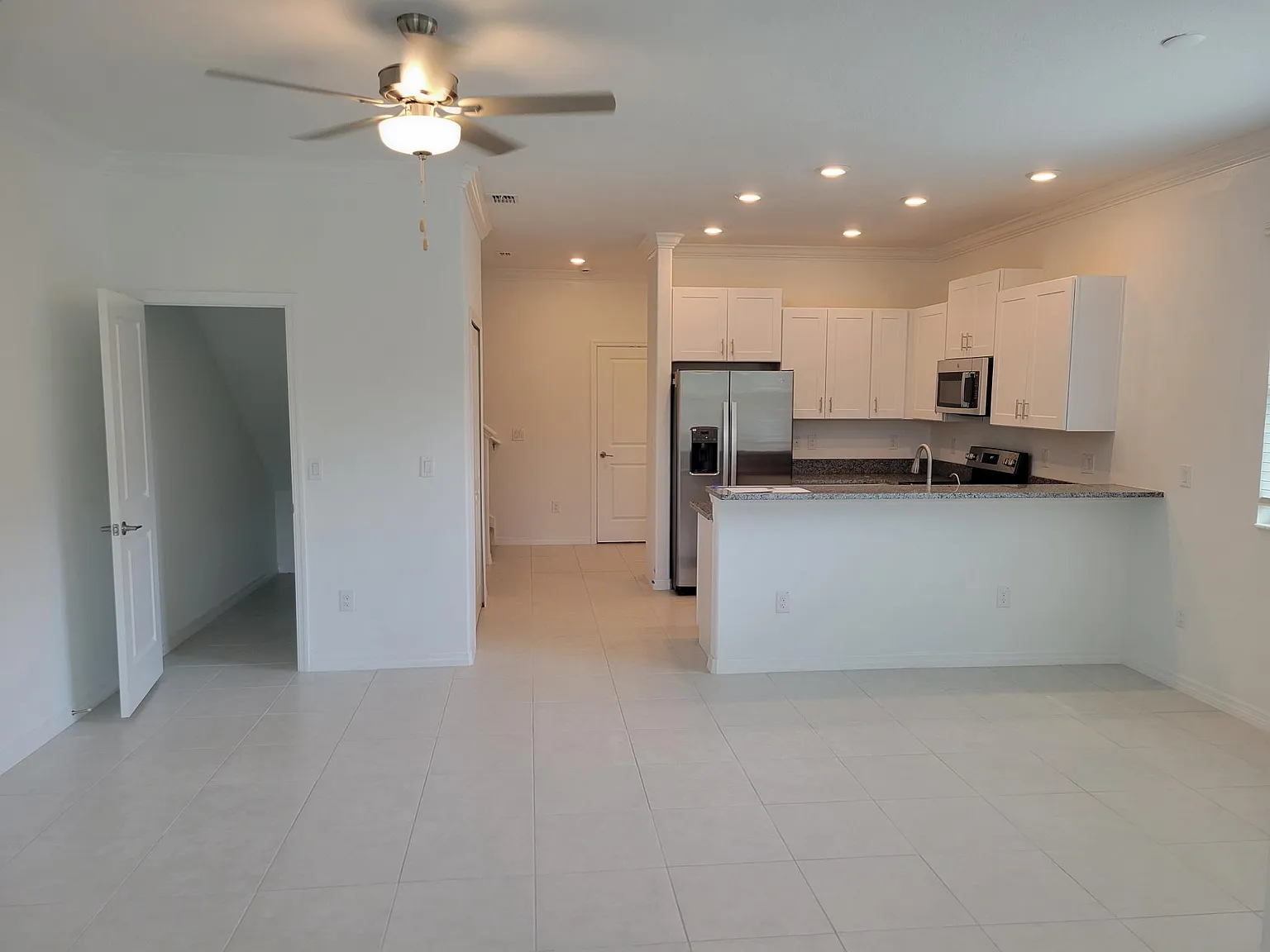 3 bed, 2.5 bath, 1787 sqft, $2,200 — Photo 4