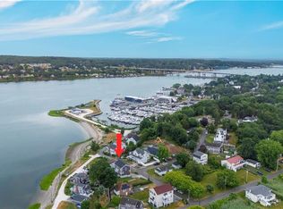 18 N Water St, Portsmouth, RI 02871