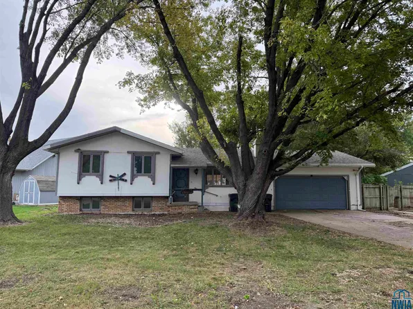 10 Evergreen Ln, North Sioux City, SD 57049