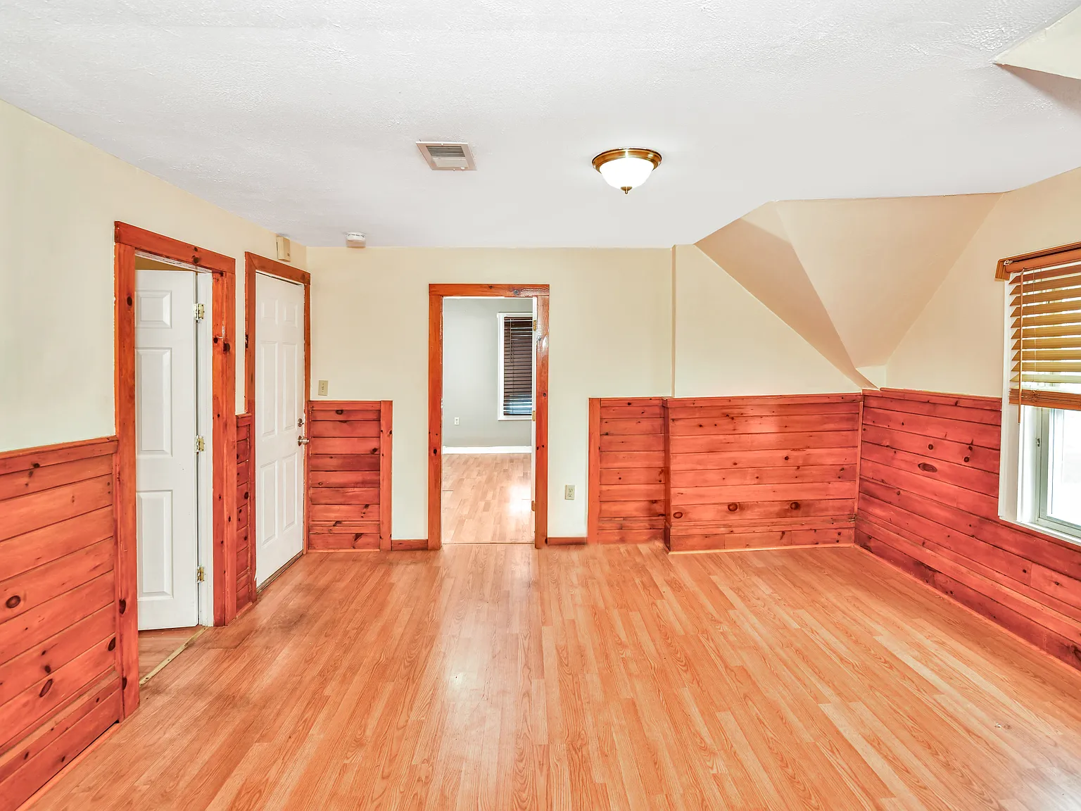 3 bed, 1217 sqft, $2,850 — Photo 4