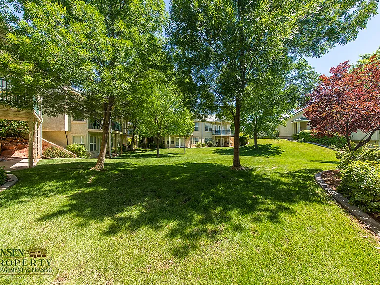 153 N Turnbury Ln — Photo 25