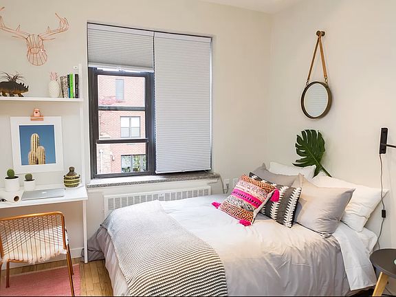 4th image of 312 W 23rd St #T4