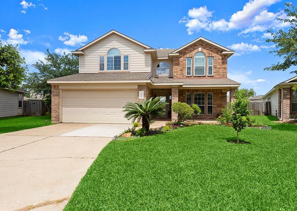 Welcome Home to 21331 Bella Luna Ct!
