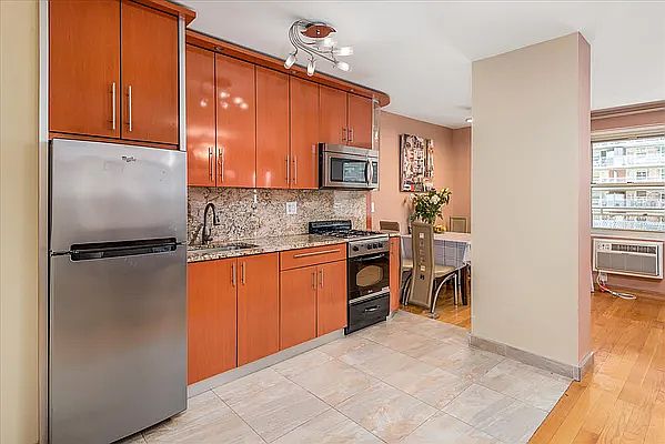 1st image of 2928 W 5th St APT 6E