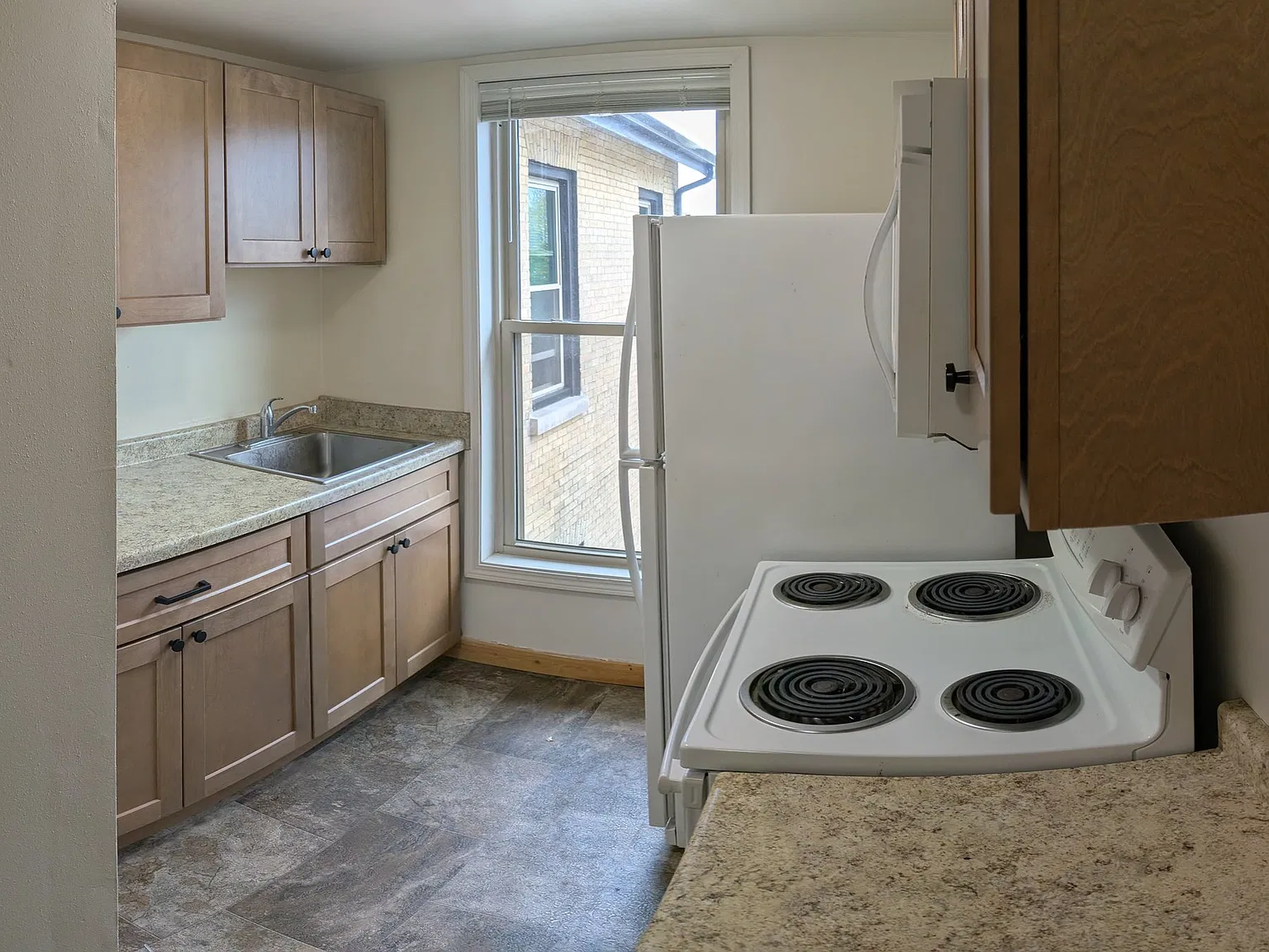 1 bed, 1.0 bath, 450 sqft, $750 — Photo 2