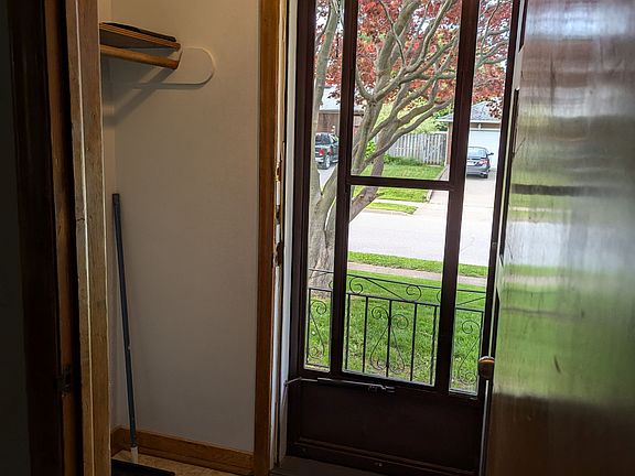 4th image of 6094 Stevens St E