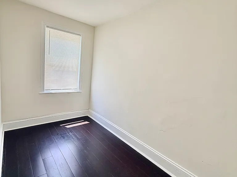 1844 Hart Ln — Photo 7