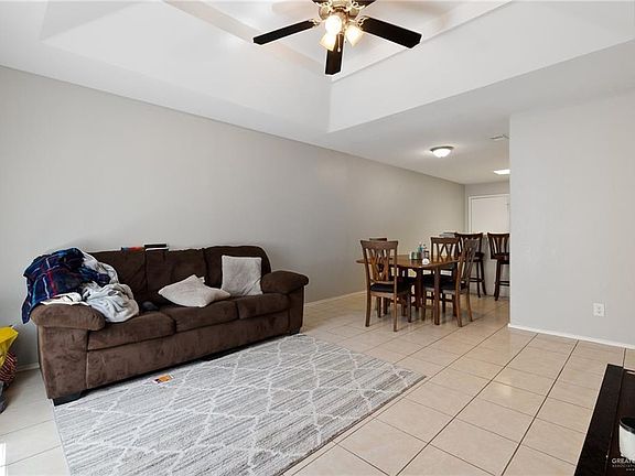 3rd image of 1301 W Carmen Ave