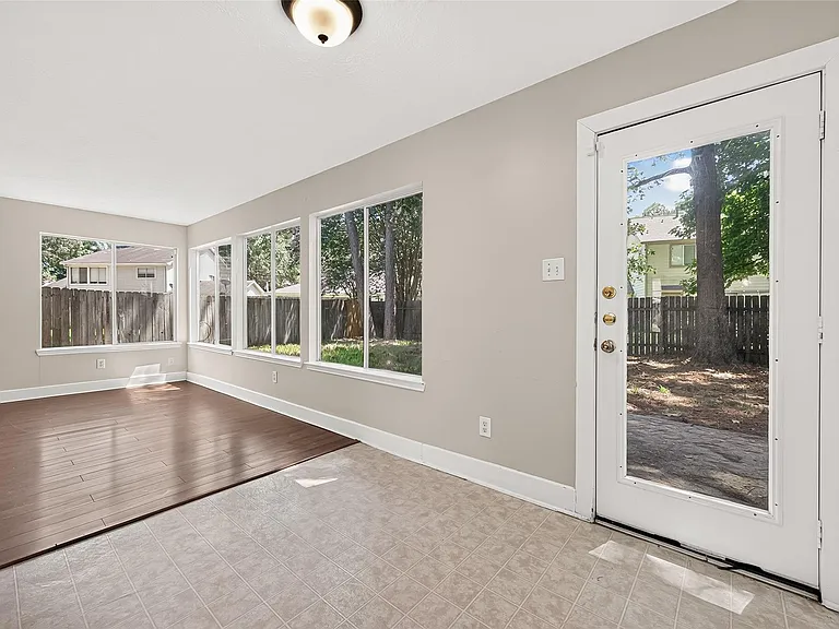 18174 Woodsdale Ct — Photo 12