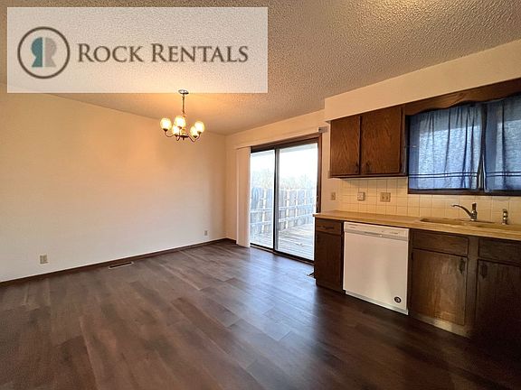 5th image of 1504 Aurora Dr
