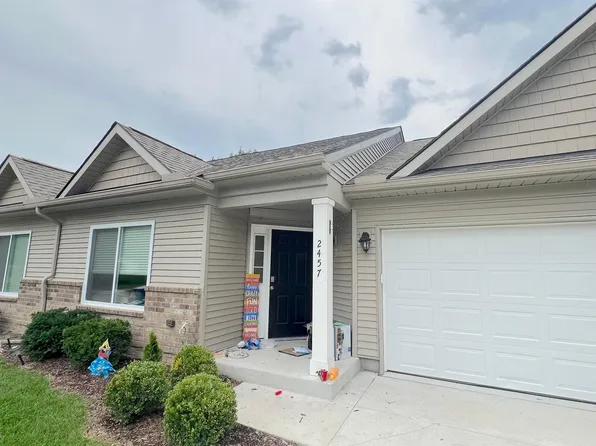 2457 Hatchery Crossing Dr, Waterford, MI 48329