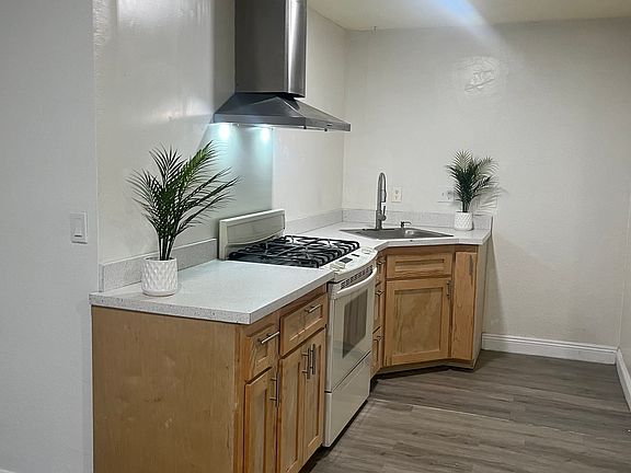 4th image of 33041 Case St #B