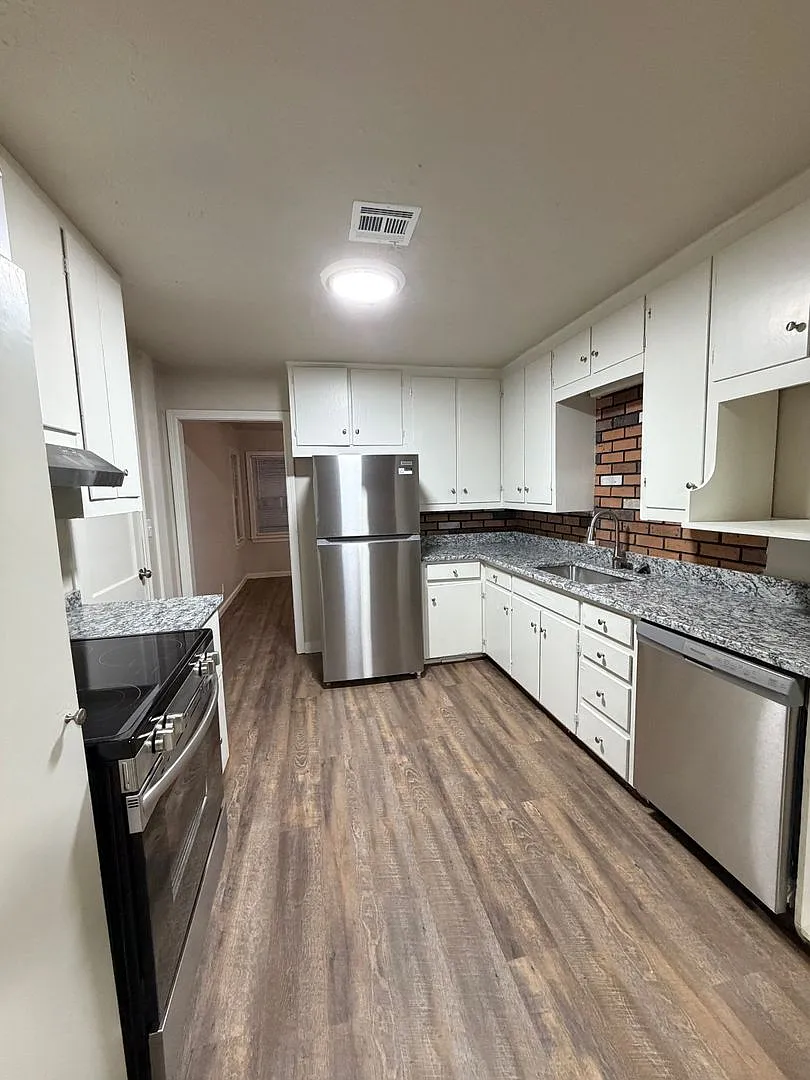 3 Bed 1 Bath Home for RENT! — Photo 3