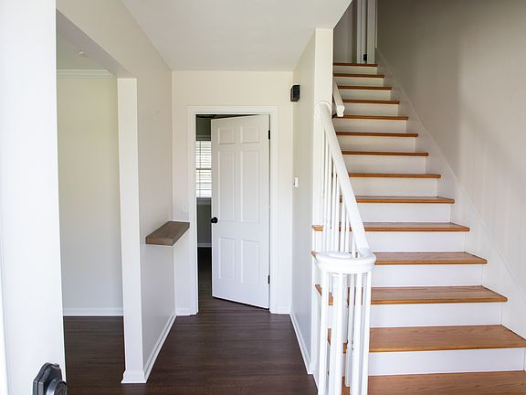 4th image of 1402 Durham Dr