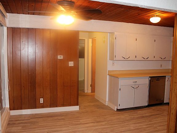 Dining room to kitchen
