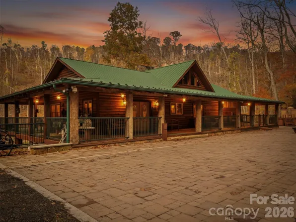 90 Rogers Creek Dr, Bakersville, NC 28705