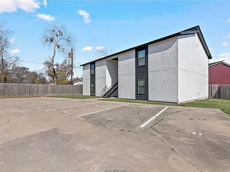 1503 Alpine Cir #B — Photo 2