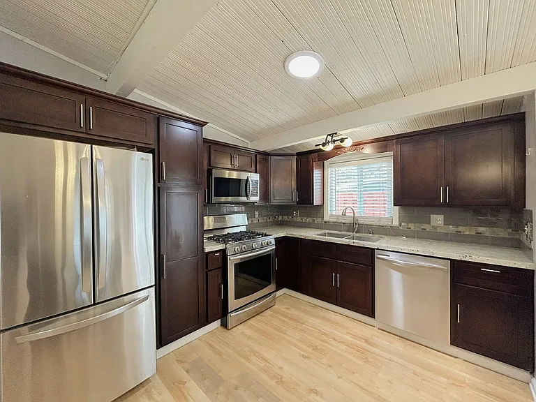 948 Barbra Ln — Photo 12