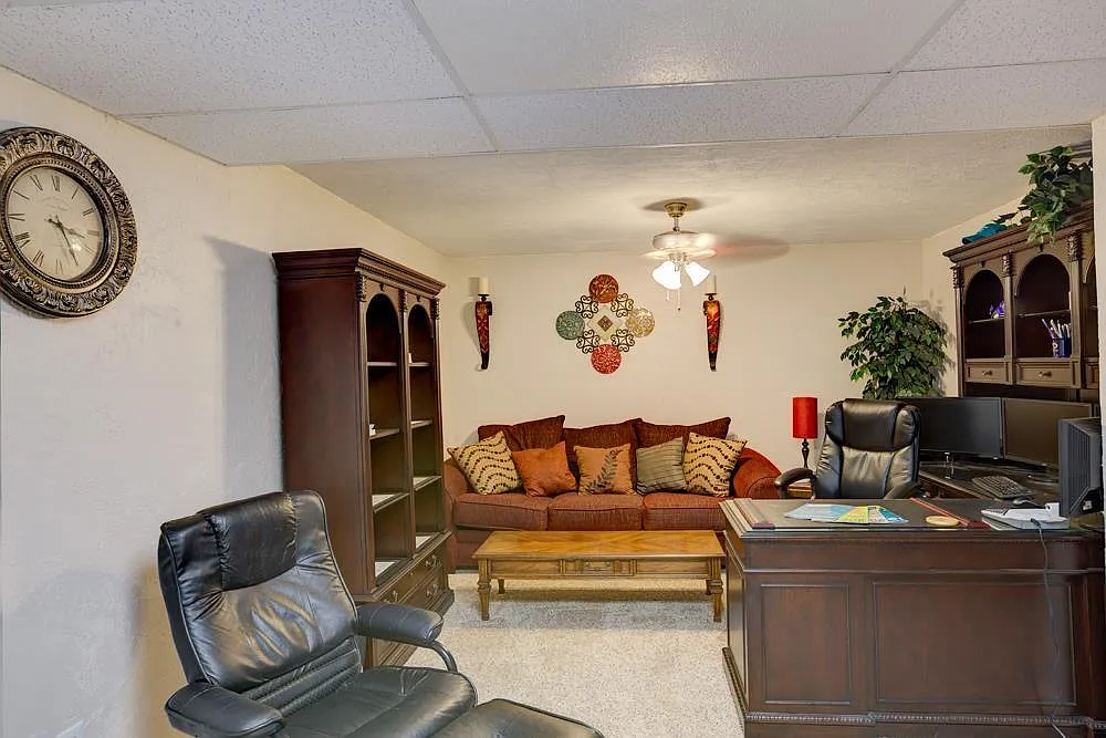 5 bed, 1637 sqft, $2,325 — Photo 4