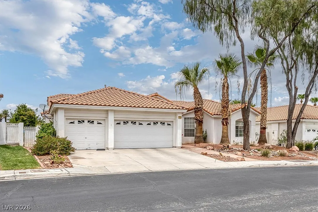4 bed, 2.5 bath, 2608 sqft, $3,400 — Photo 3
