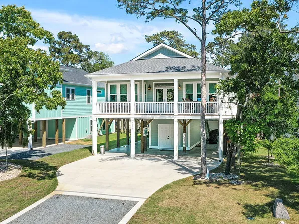 214 NE 37th Street, Oak Island, NC 28465