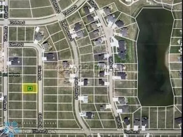 7449 Claire Dr S, Fargo, ND 58104
