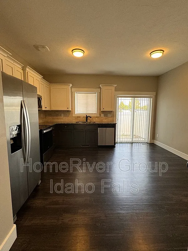 Building Photo - 660 Saturn Ave #A