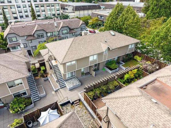 2133 Saint Georges Ave #22, North Vancouver, BC V7L 3K5