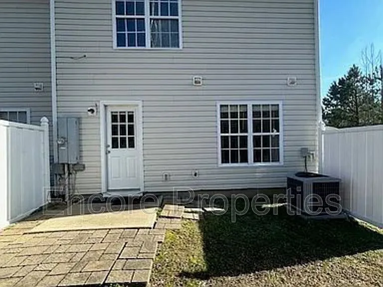 448 Anna St — Photo 15