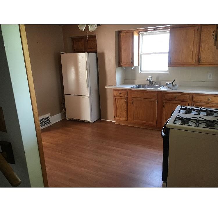 817 Crescent Ave #1, Ellwood City, PA 16117 | Zillow