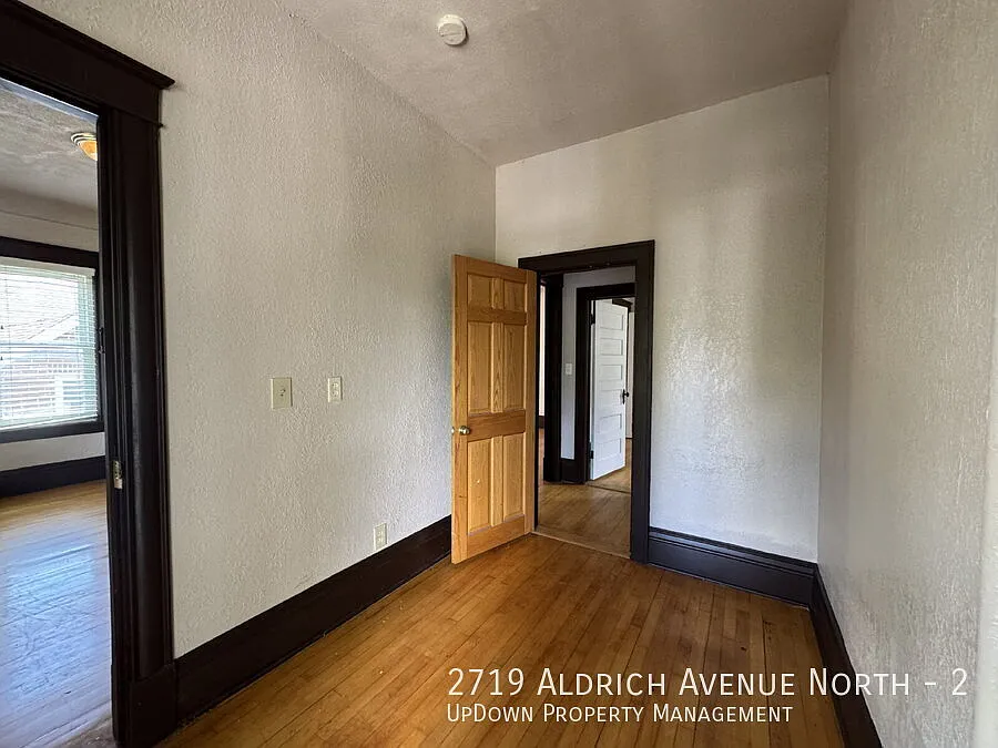 5 Bedroom / 2.5 Bath Upper Duplex Unit, Hawthorne Neighborhood — Photo 4