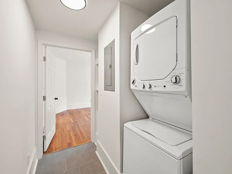 1407 Clover St — Photo 3