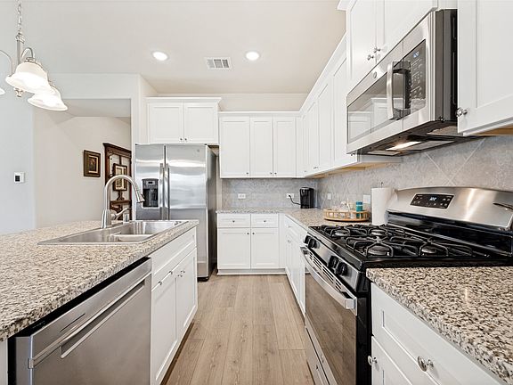 5th image of 413 Wiggins Way