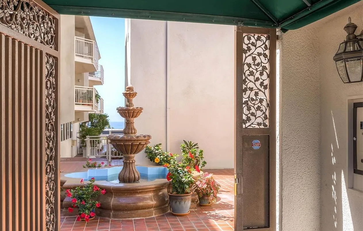 2 bed, 1355 sqft, $7,000 — Photo 3