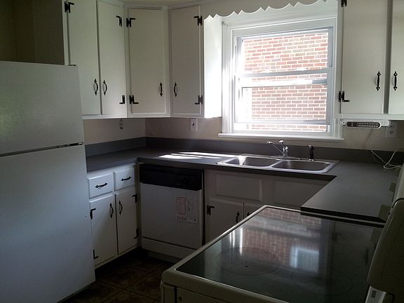 Kitchen, stove , fridge, dishwasher included