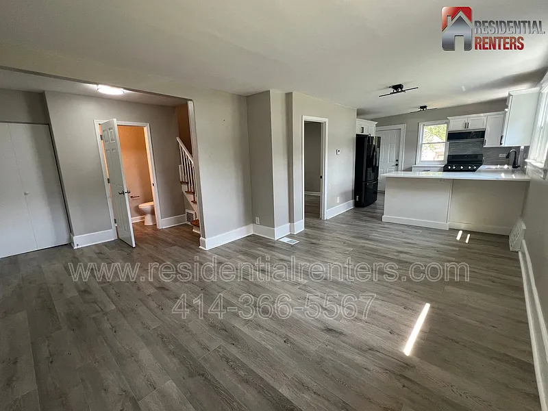 3 bed, 1.5 bath, 1100 sqft, $1,650 — Photo 2