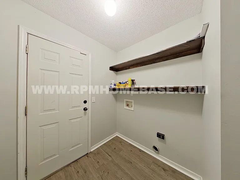 1326 Jeffrine Dr — Photo 12
