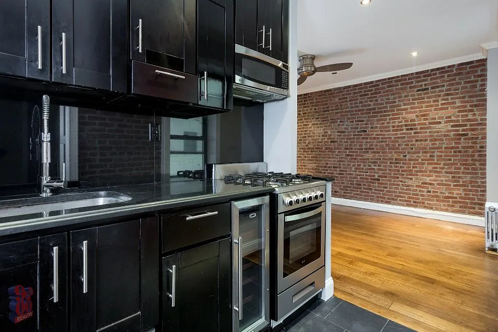 Building Photo - 326 E 100th St #2D