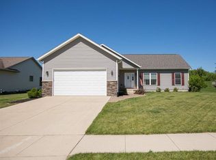 2614 Green Creek Rd, Cedar Falls, IA 50613