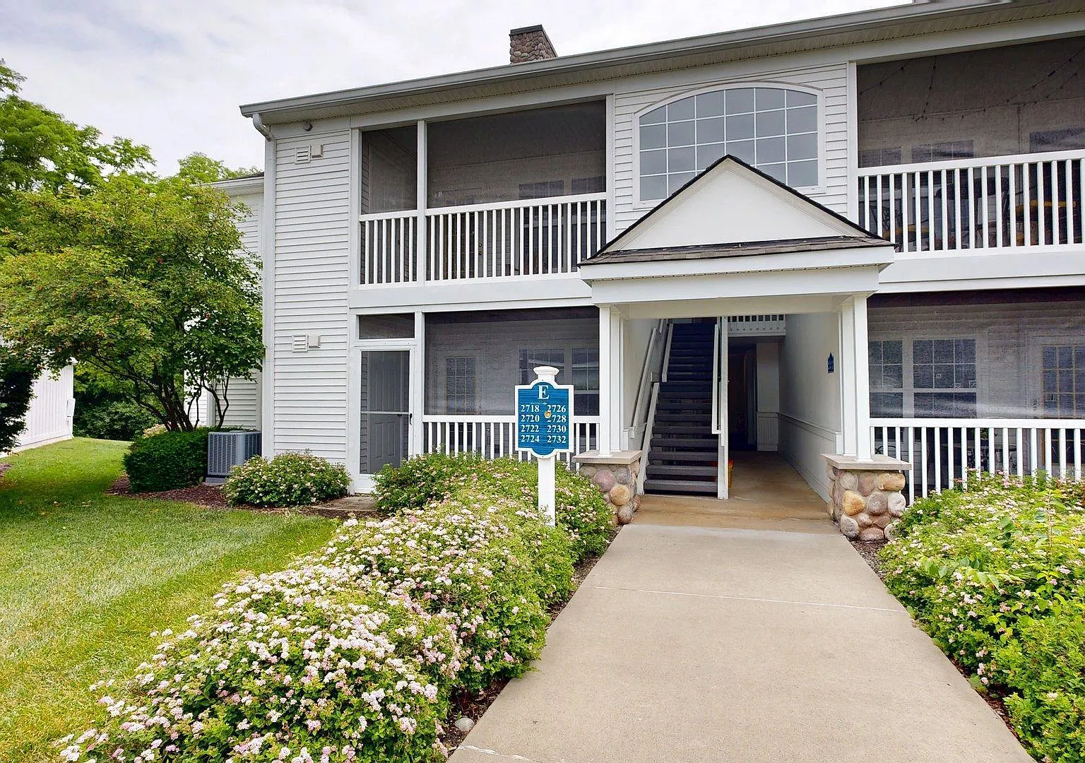 2 bed, 2.0 bath, 1094 sqft, $2,000 — Photo 1
