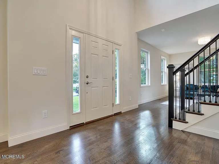 909 Bloomfield Ave — Photo 4