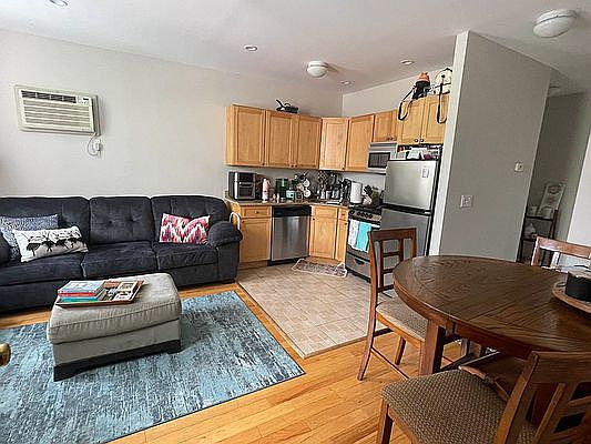 4th image of 20-50 29th St #2C