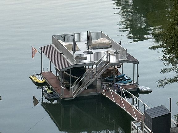 3rd image of 886 Hopkins Ln