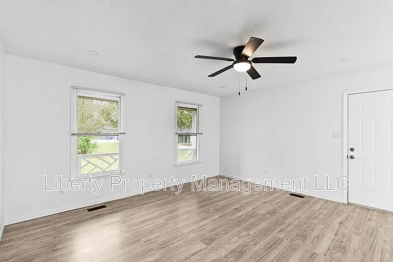3 bed, 2.0 bath, 1148 sqft, $1,550 — Photo 4