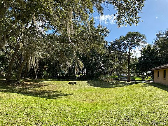 Space side yard and canal. 