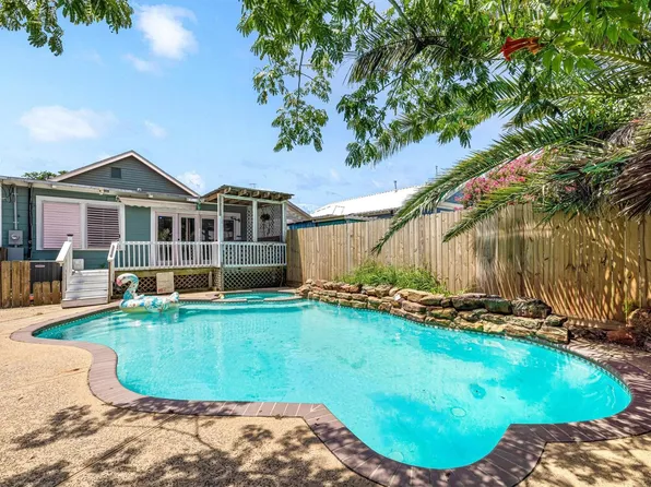 5012 Avenue P 1/2, Galveston, TX 77551