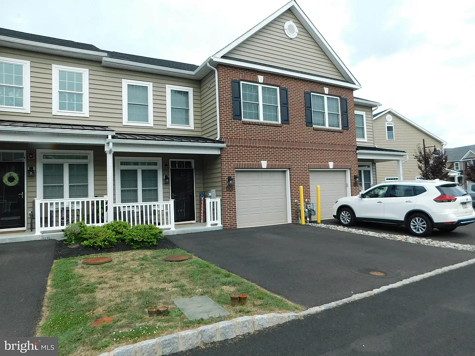 16740 River View Cir