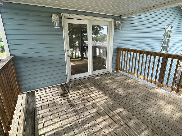 Upstairs Master Suite Private Deck